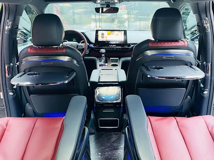 Фото 8 - Toyota Sienna