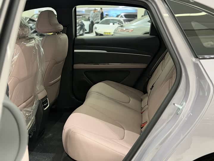 Фото 6 - XPeng Mona M03