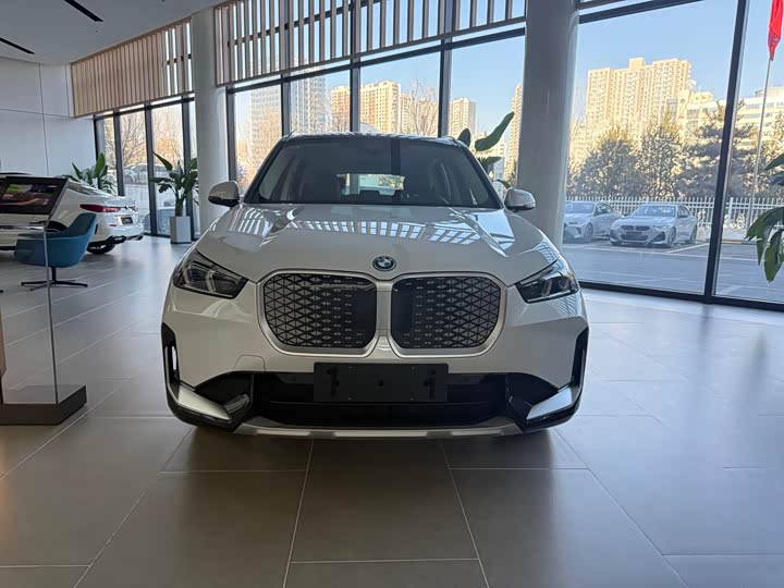 Фото 2 - BMW iX1