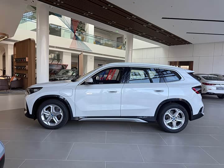 Фото 3 - BMW iX1