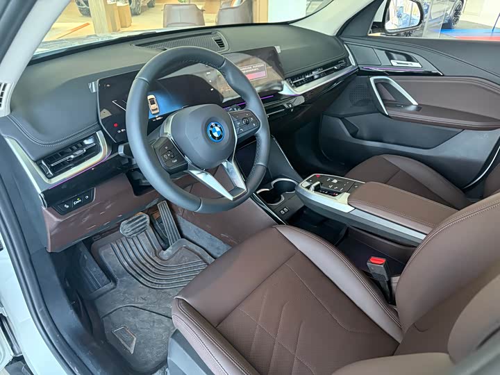 Фото 4 - BMW iX1