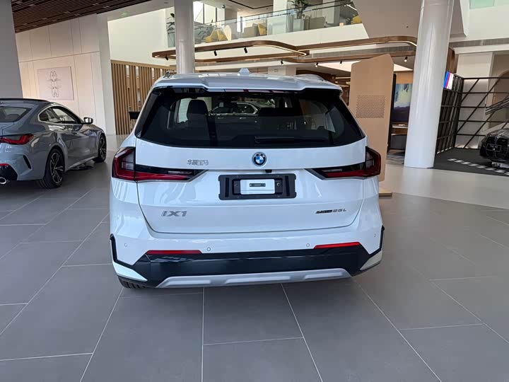 Фото 8 - BMW iX1