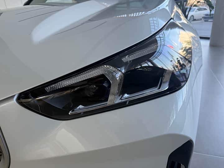 Фото 9 - BMW iX1