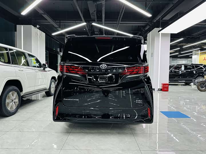 Фото 9 - Toyota Alphard