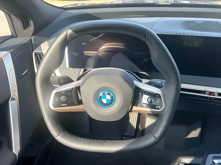 Фото 9 - BMW iX