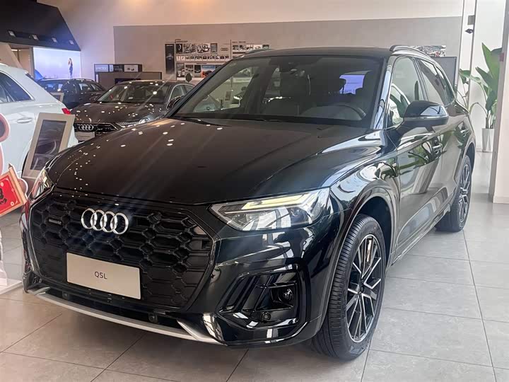 Фото 1 - Audi Q5L