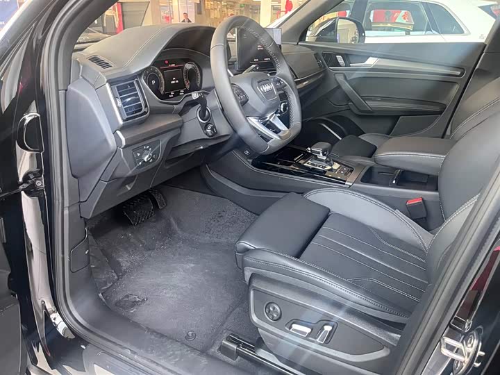 Фото 4 - Audi Q5L