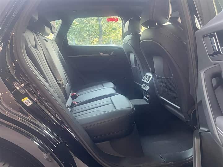 Фото 7 - Audi Q5L