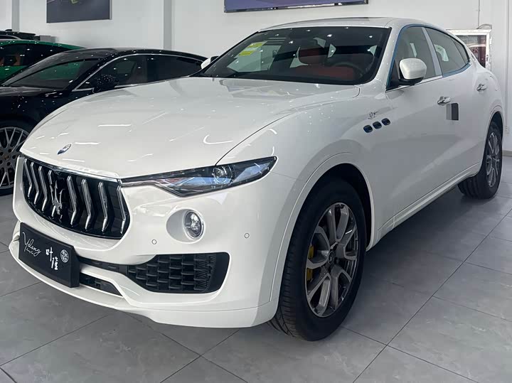 Фото 1 - Maserati Levante