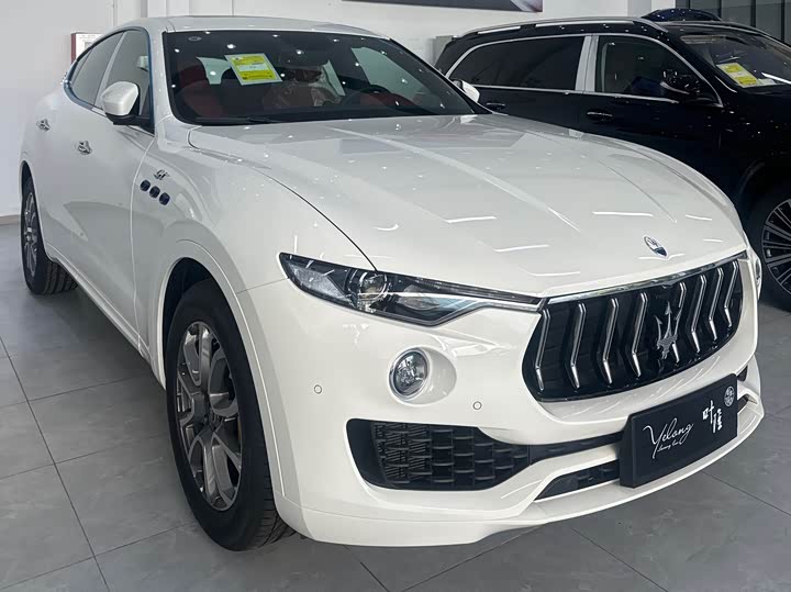 Фото 3 - Maserati Levante