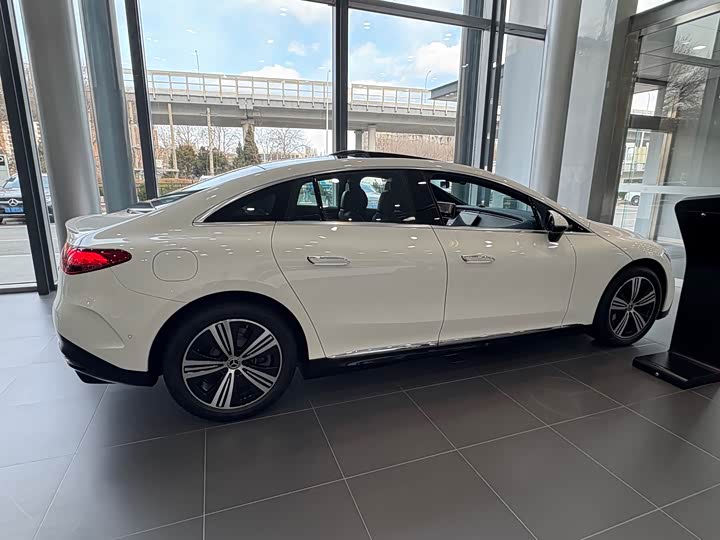 Фото 2 - Mercedes-Benz EQE