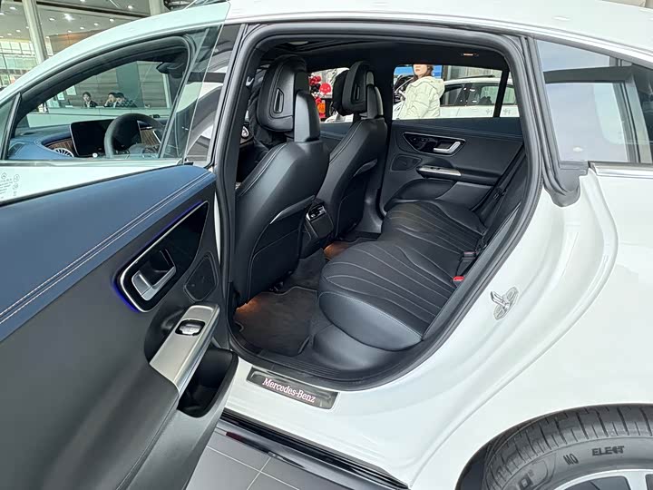 Фото 6 - Mercedes-Benz EQE