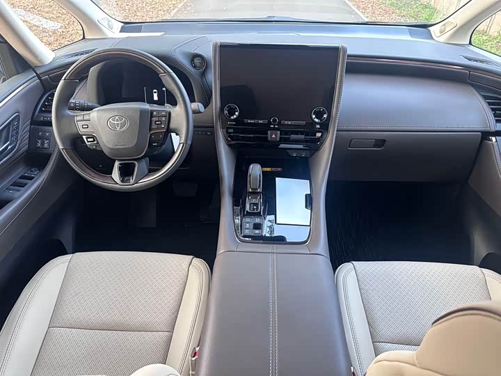 Фото 9 - Toyota Alphard