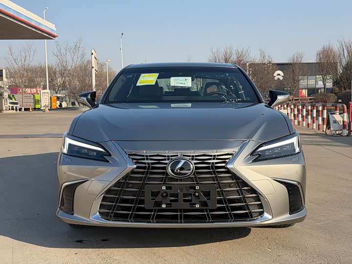 Фото 2 - Lexus ES