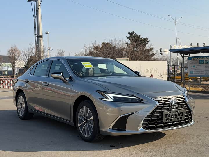 Фото 3 - Lexus ES