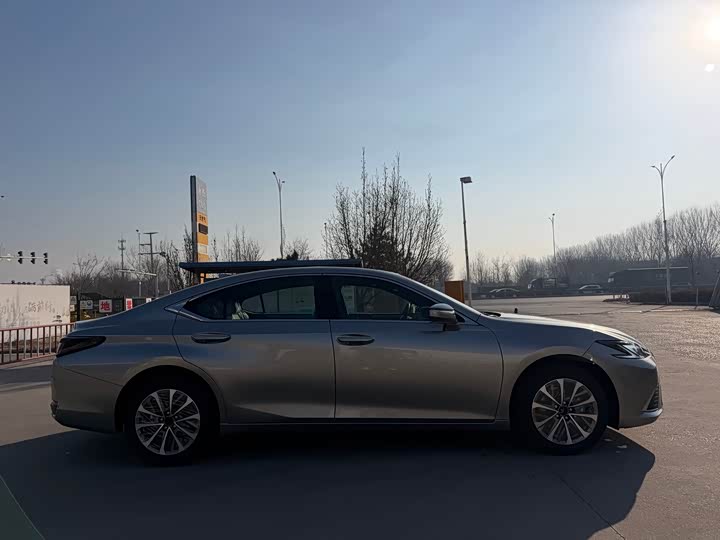 Фото 4 - Lexus ES