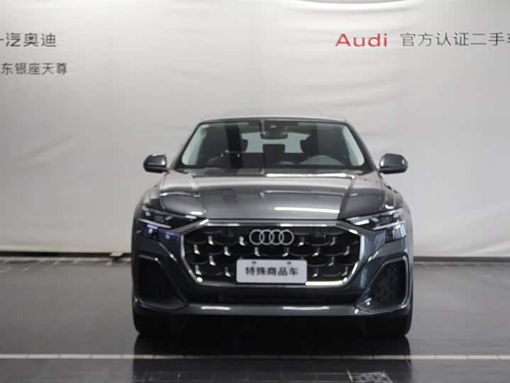 Фото 2 - Audi Q8