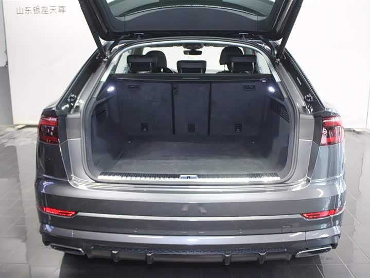 Фото 7 - Audi Q8