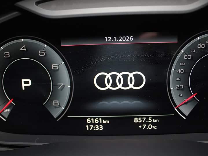 Фото 8 - Audi Q8