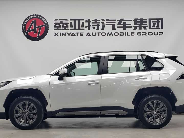 Фото 2 - Toyota RAV4