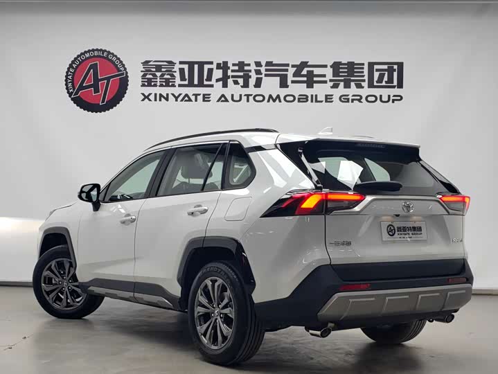 Фото 3 - Toyota RAV4