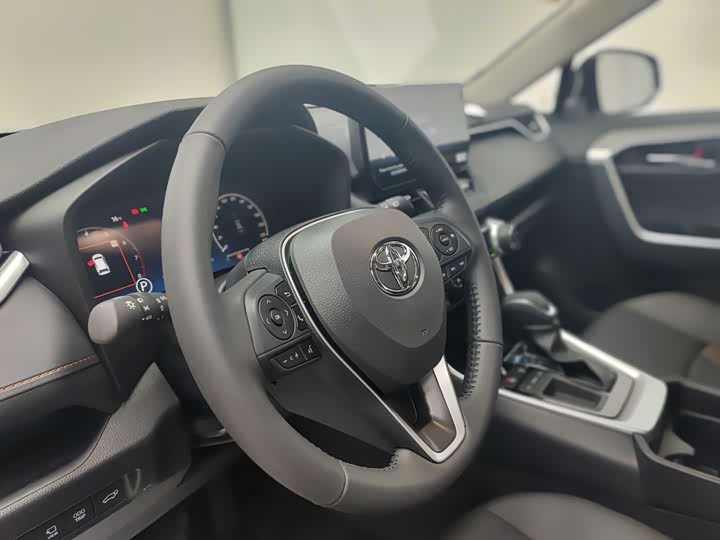 Фото 4 - Toyota RAV4