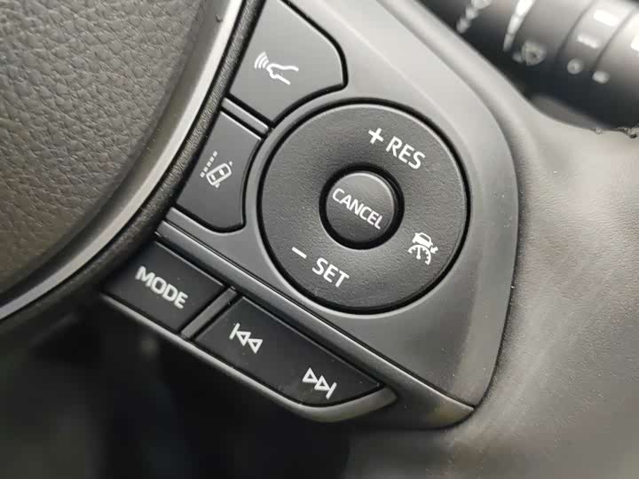 Фото 5 - Toyota RAV4