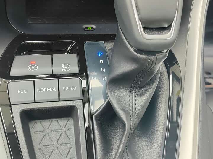 Фото 9 - Toyota RAV4