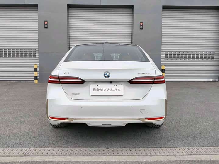 Фото 3 - BMW i5