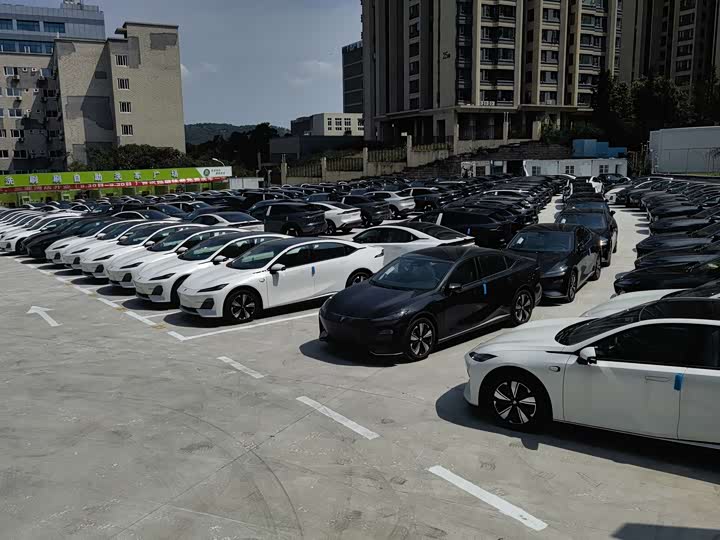 Photo 2 - Changan Deepal SL03