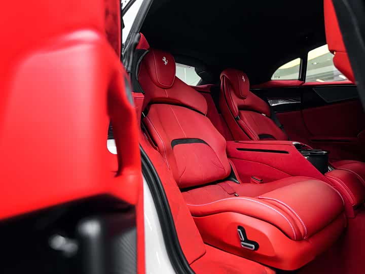 Фото 13 - Ferrari Purosangue