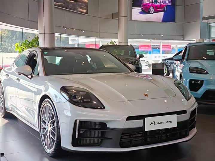 Фото 2 - Porsche Panamera