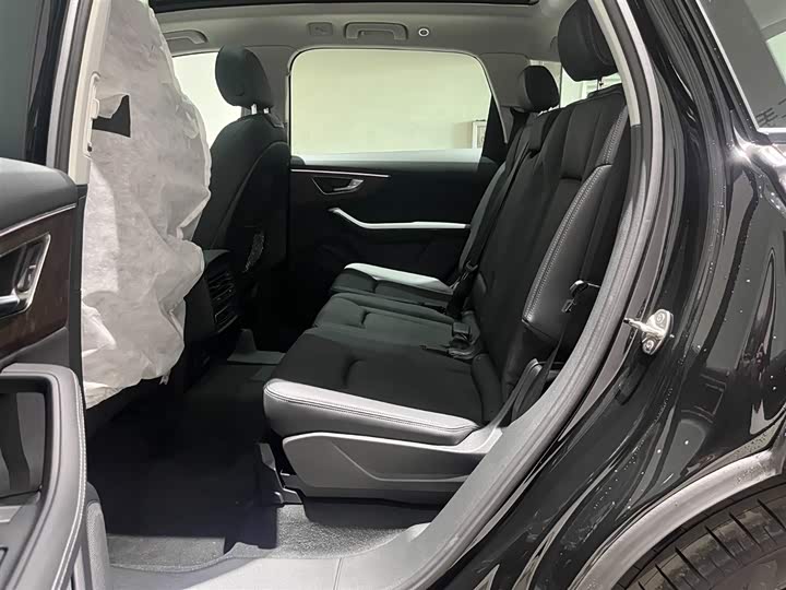 Фото 8 - Audi Q7