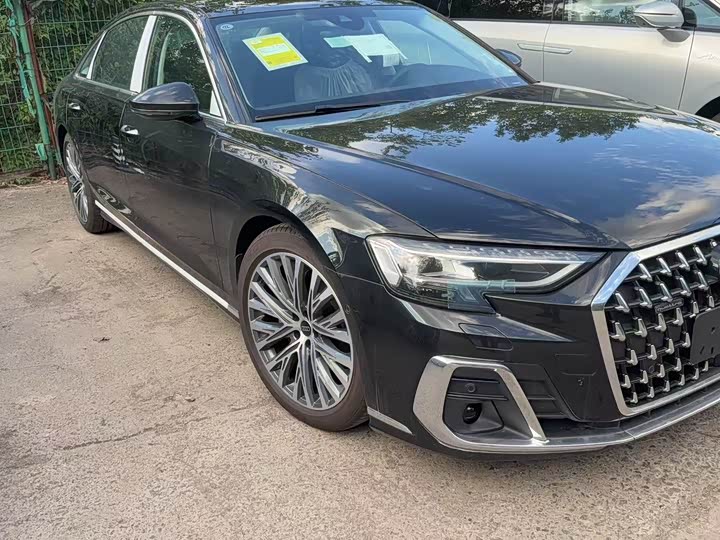 Фото 2 - Audi A8