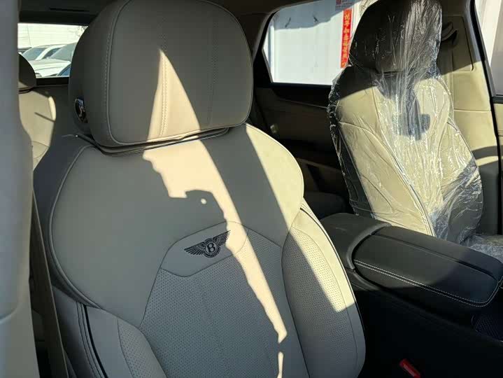 Фото 7 - Bentley Bentayga