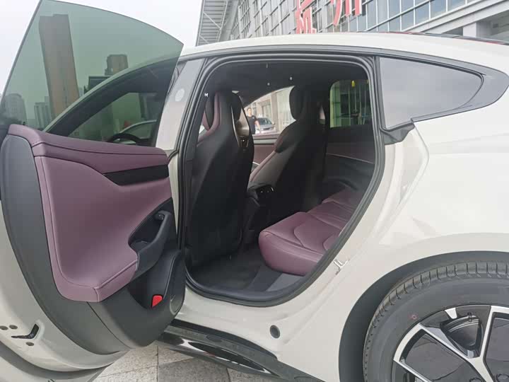 Фото 12 - Xiaomi SU7