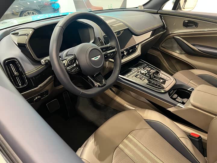 Фото 6 - Aston Martin DBX