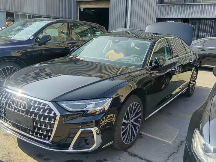 Фото 1 - Audi A8