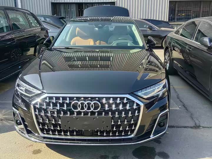 Фото 2 - Audi A8