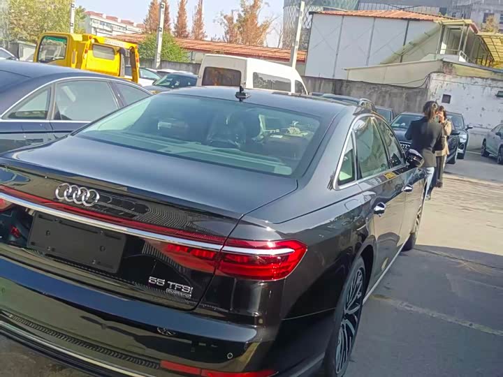 Фото 3 - Audi A8