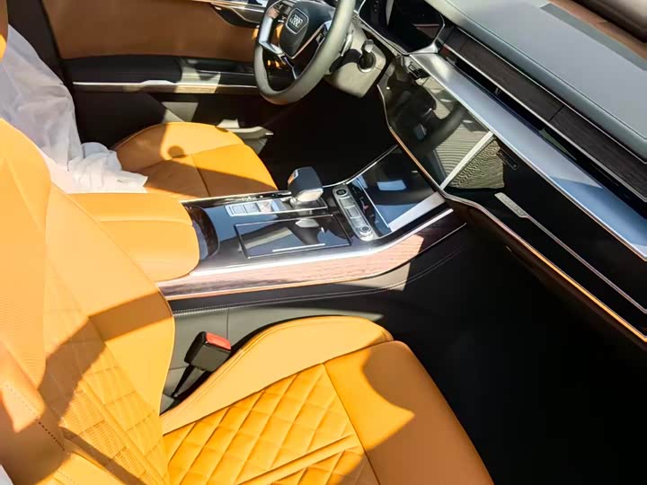 Фото 4 - Audi A8