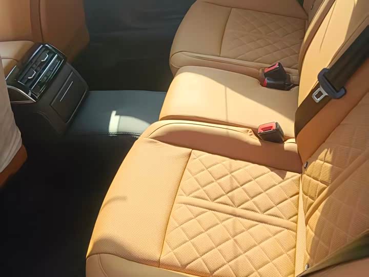 Фото 5 - Audi A8