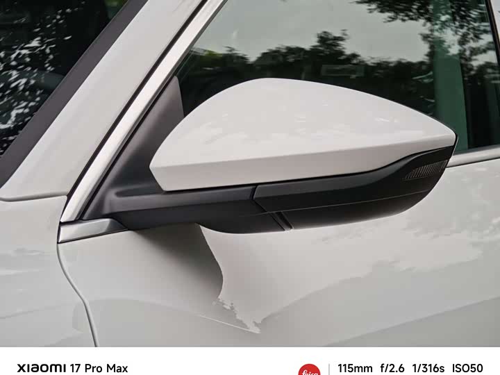 Фото 6 - Audi e-tron