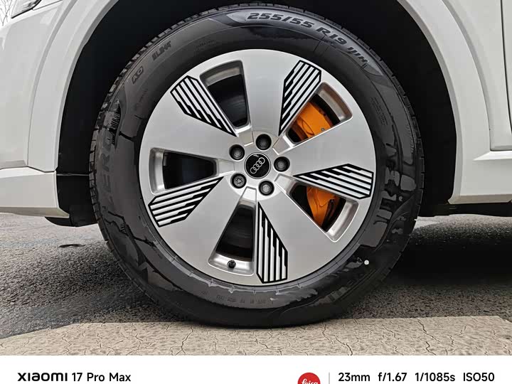 Фото 7 - Audi e-tron