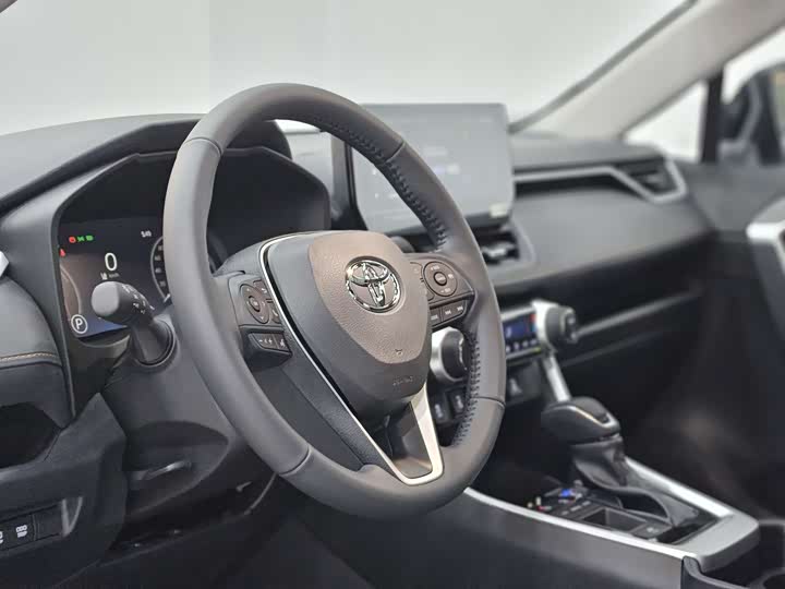 Фото 5 - Toyota RAV4