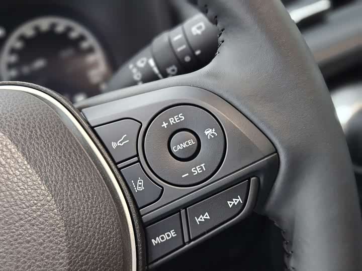 Фото 6 - Toyota RAV4