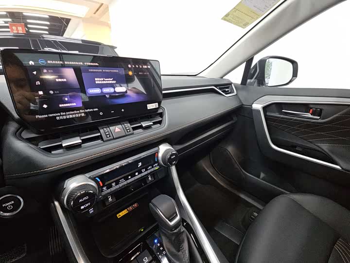 Фото 7 - Toyota RAV4