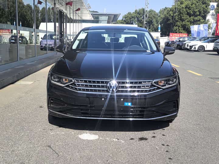 Фото 1 - Volkswagen Magotan