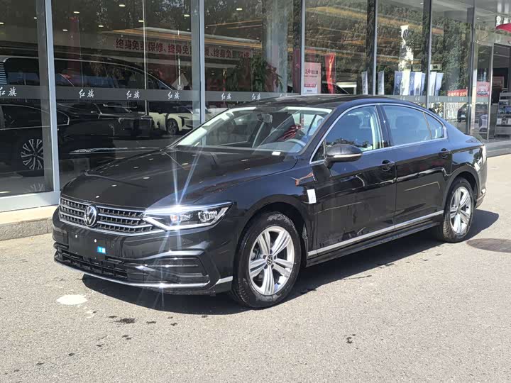 Фото 2 - Volkswagen Magotan