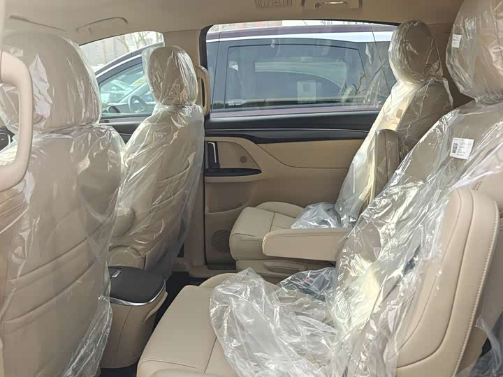 Фото 8 - Buick GL8 ES